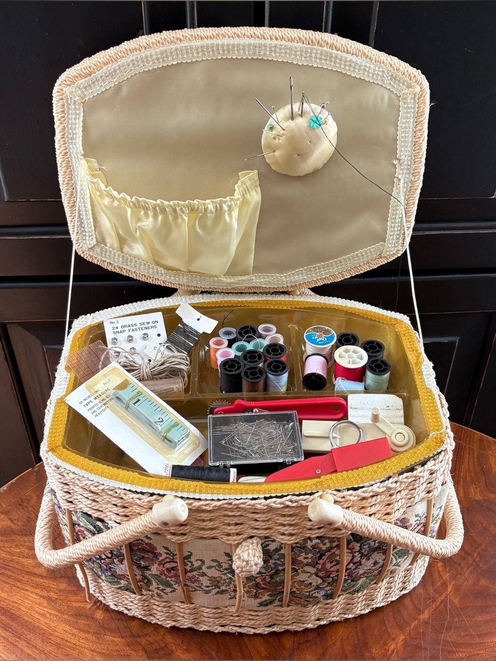 VINTAGE WOVEN WICKER SEWING BASKET WITH HANDLES & SUPPLIES